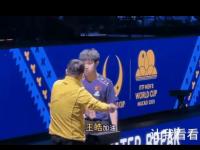 IM电竞游戏-包含欢呼声音：观众为喜欢的选手加油助威，气势如虹的词条