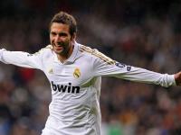 IM电竞官方入口-皮克惊天倒钩点燃圣西罗，AC米兰轻取塞维利亚展现欧冠雄心