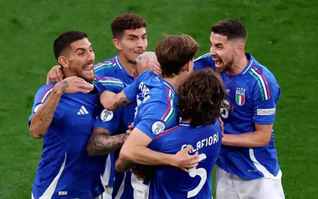 欧洲杯预选赛悬念重重，实力碰撞将谁笑到最后的简单介绍