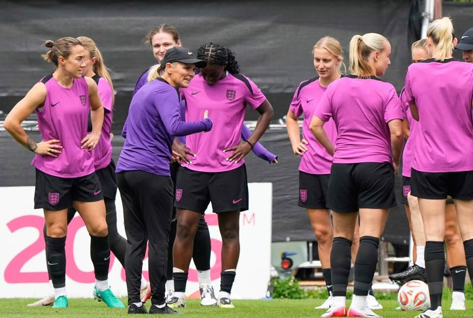 英格兰队在女足冠军赛中发挥出色