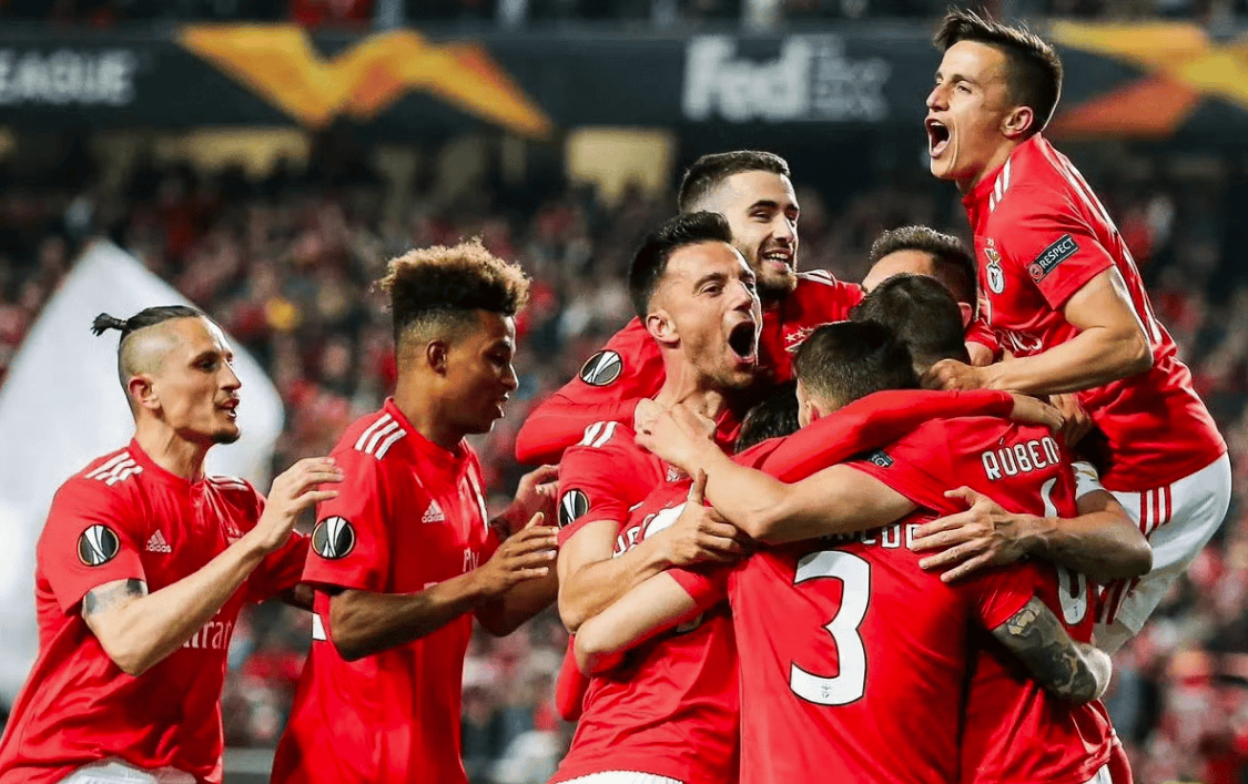 豪门球队争夺桂冠，欧盟联赛竞争日益激烈的简单介绍