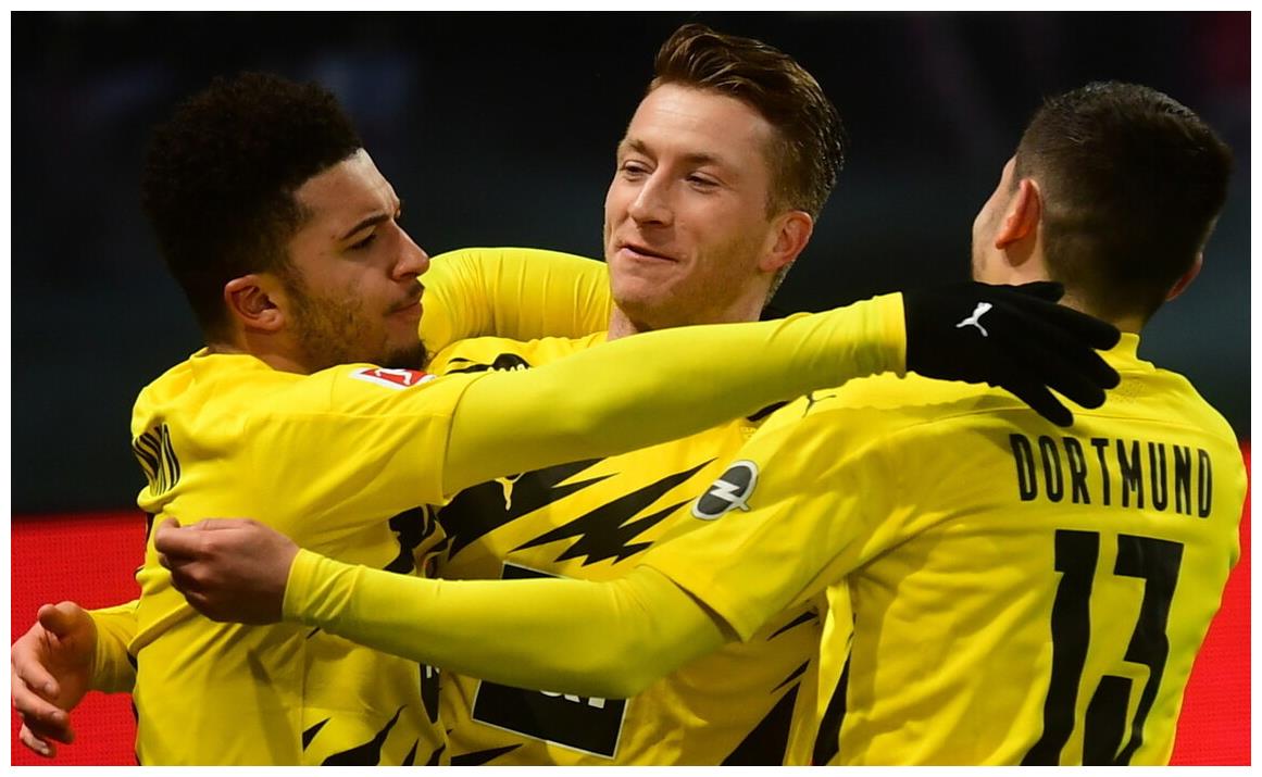 包含沙尔克主场战胜对手，积分榜前进的词条