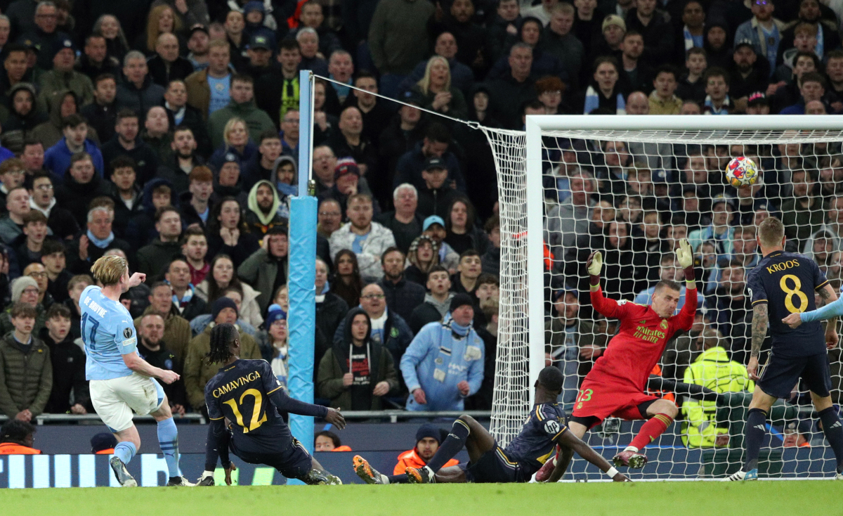 精彩瞬间：球场上的较量让人热血沸腾的简单介绍