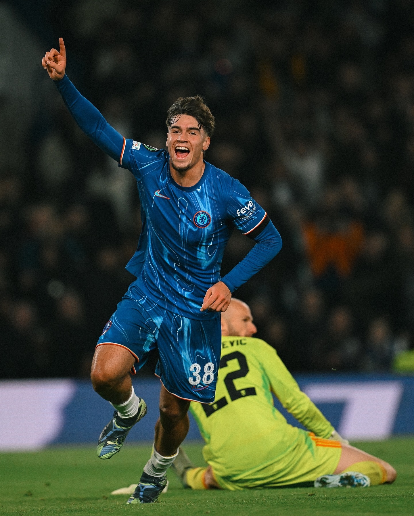 关于切尔西后卫连续失误，主场丢掉领先遭遇逆转负的信息