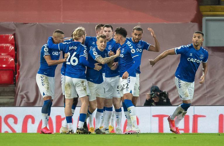 关于利兹联主场大胜西汉姆联，提升保级希望的信息