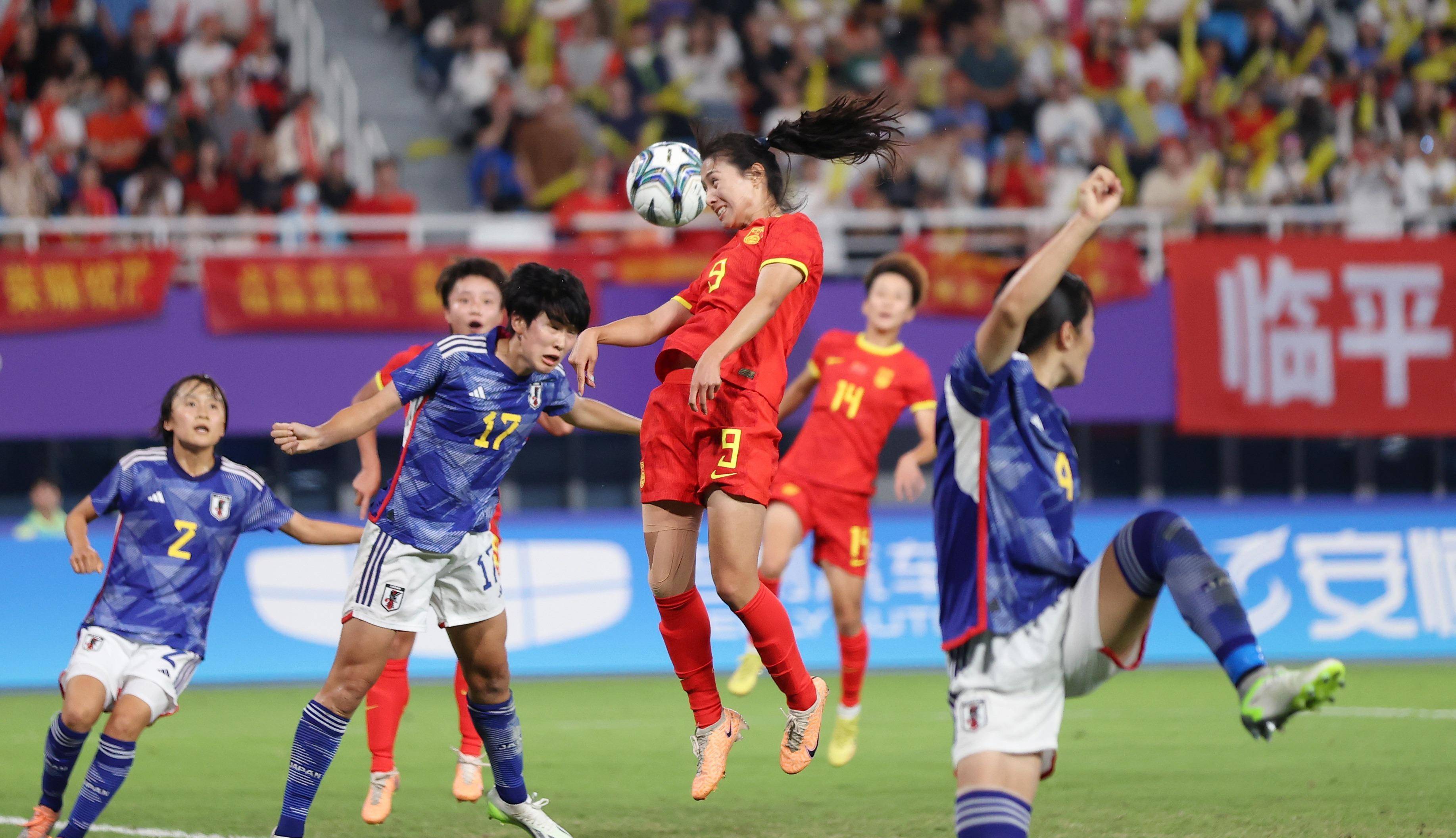 女足选手在国际比赛中展现出色表现