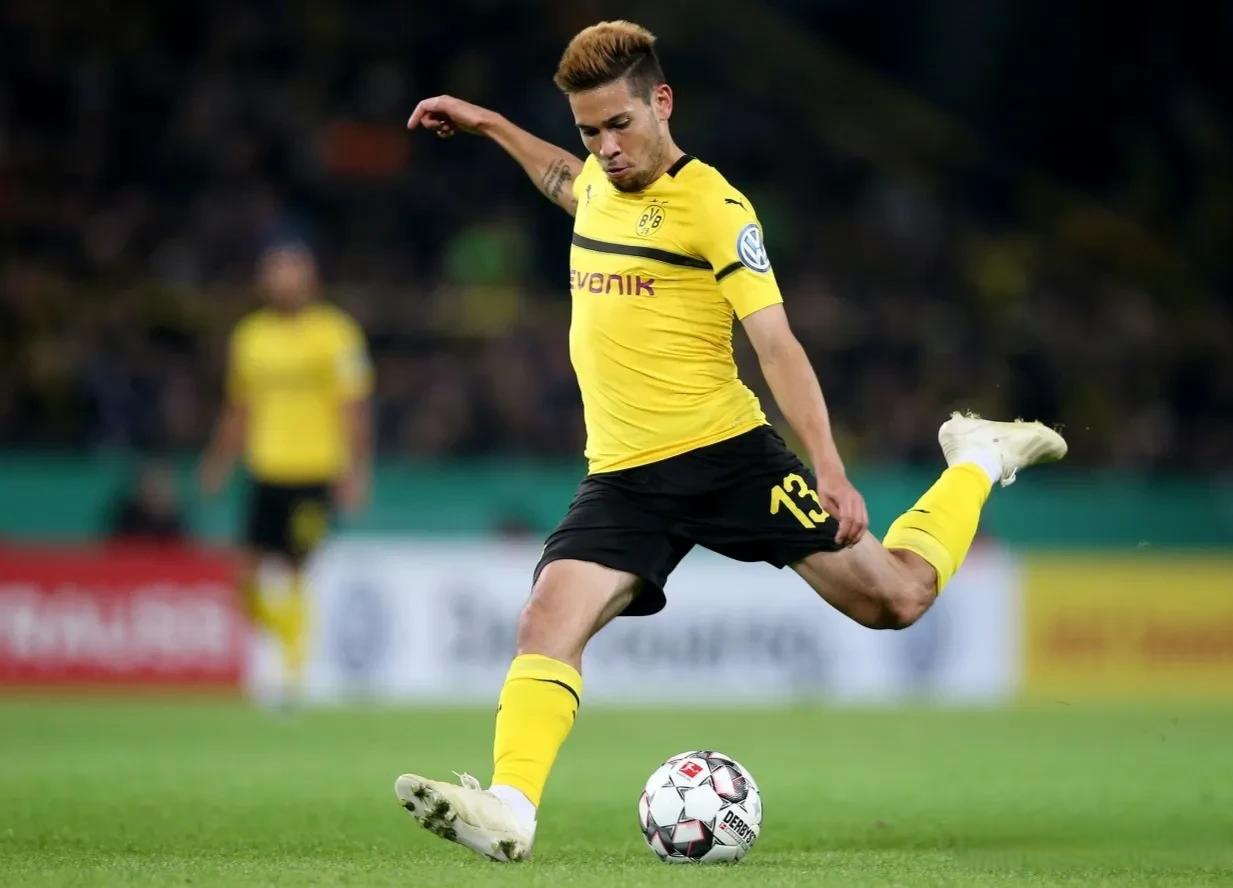 多特蒙德中场突破重围贡献关键助攻的简单介绍