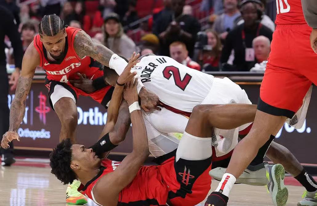 热火主场大胜黄蜂，继续领跑联盟的简单介绍