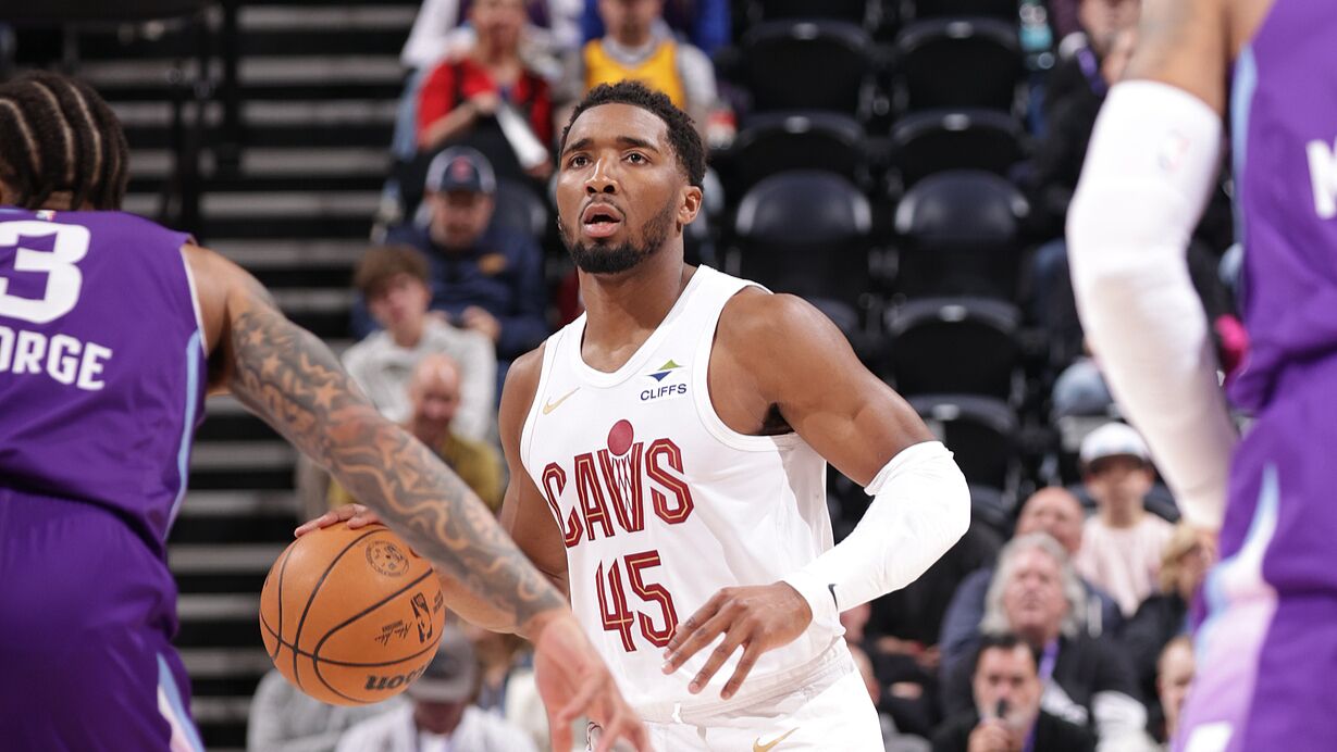 西班牙男篮轻取热火B队，米切尔送出助攻