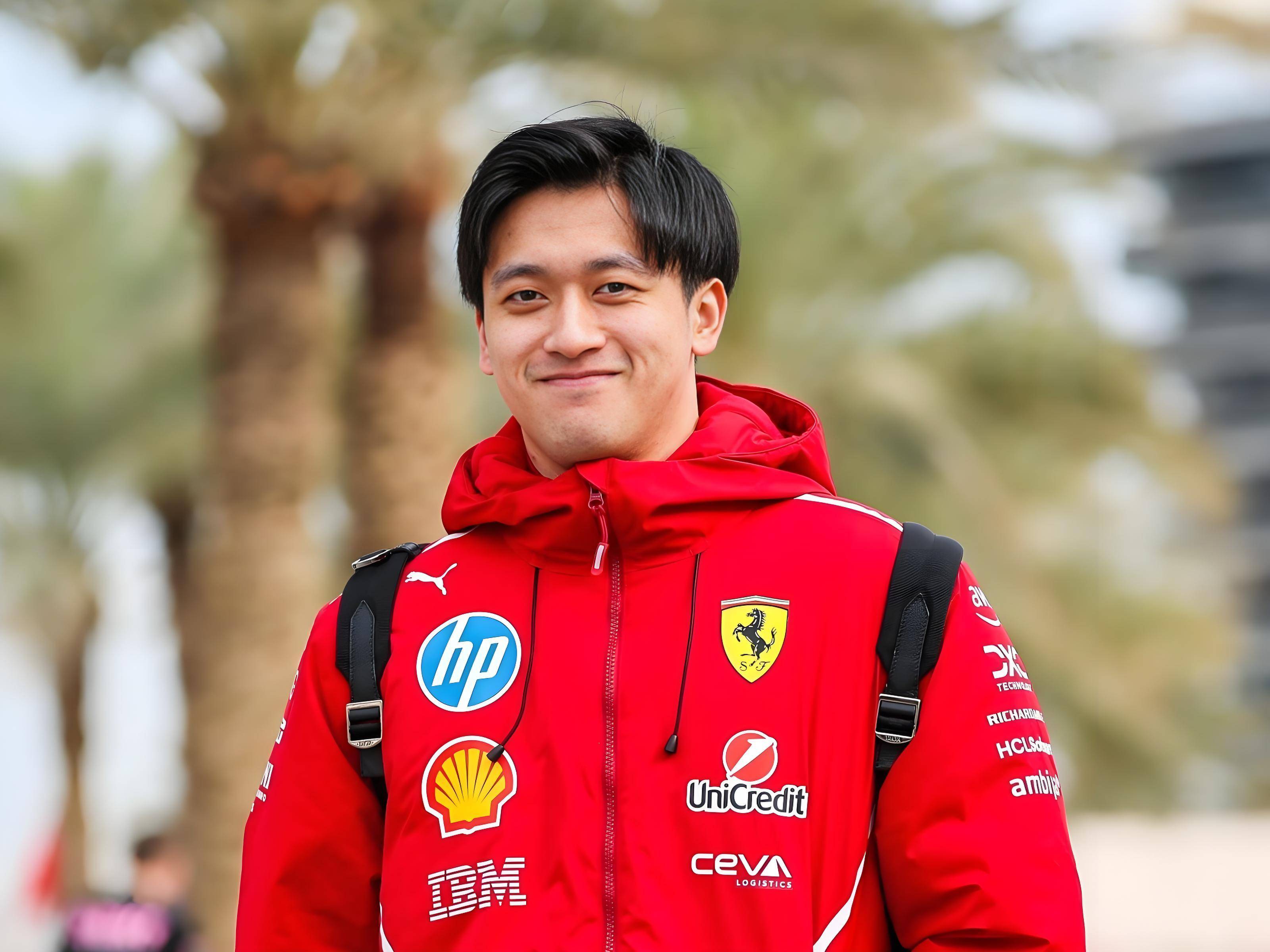 包含阿斯顿马丁鏖战红牛车队，周冠宇高光表现的词条