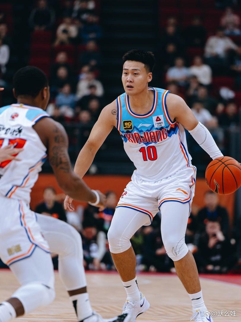 新疆队逆转江苏队,布克扛起全队 新疆队逆转江苏队,布克扛起全队