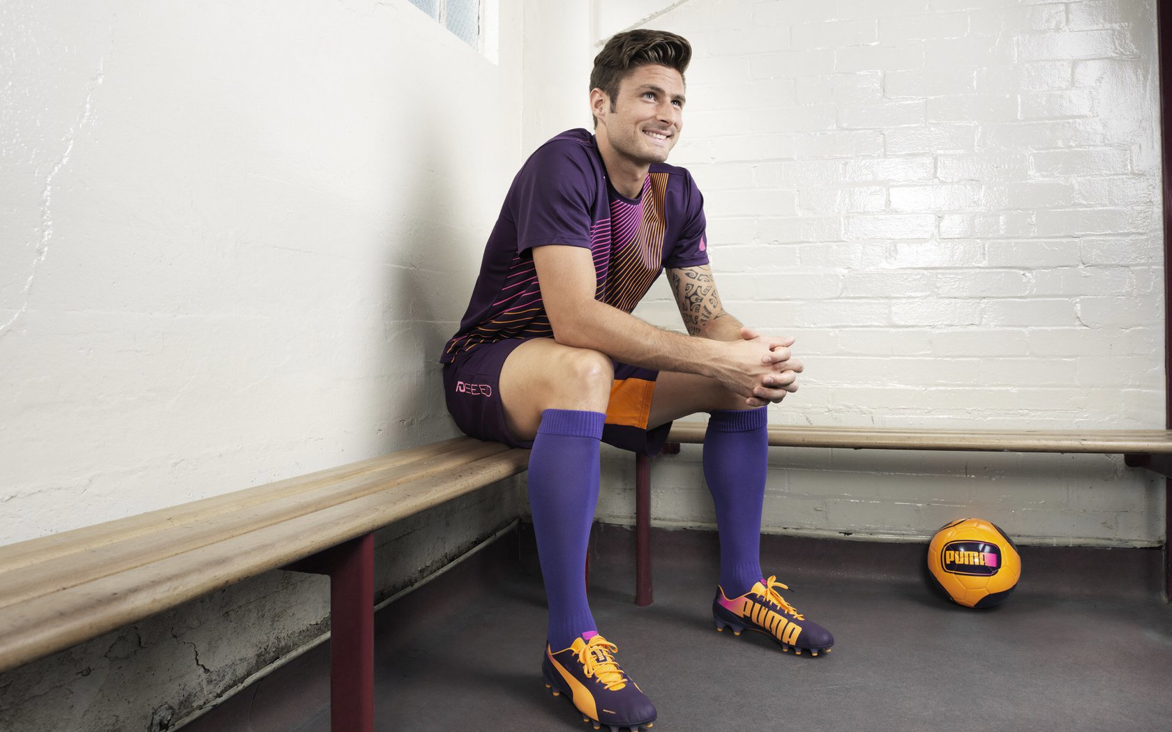 赛道与绿茵的跨界交响,F1揭幕战之夜,格纳布里的高光启示