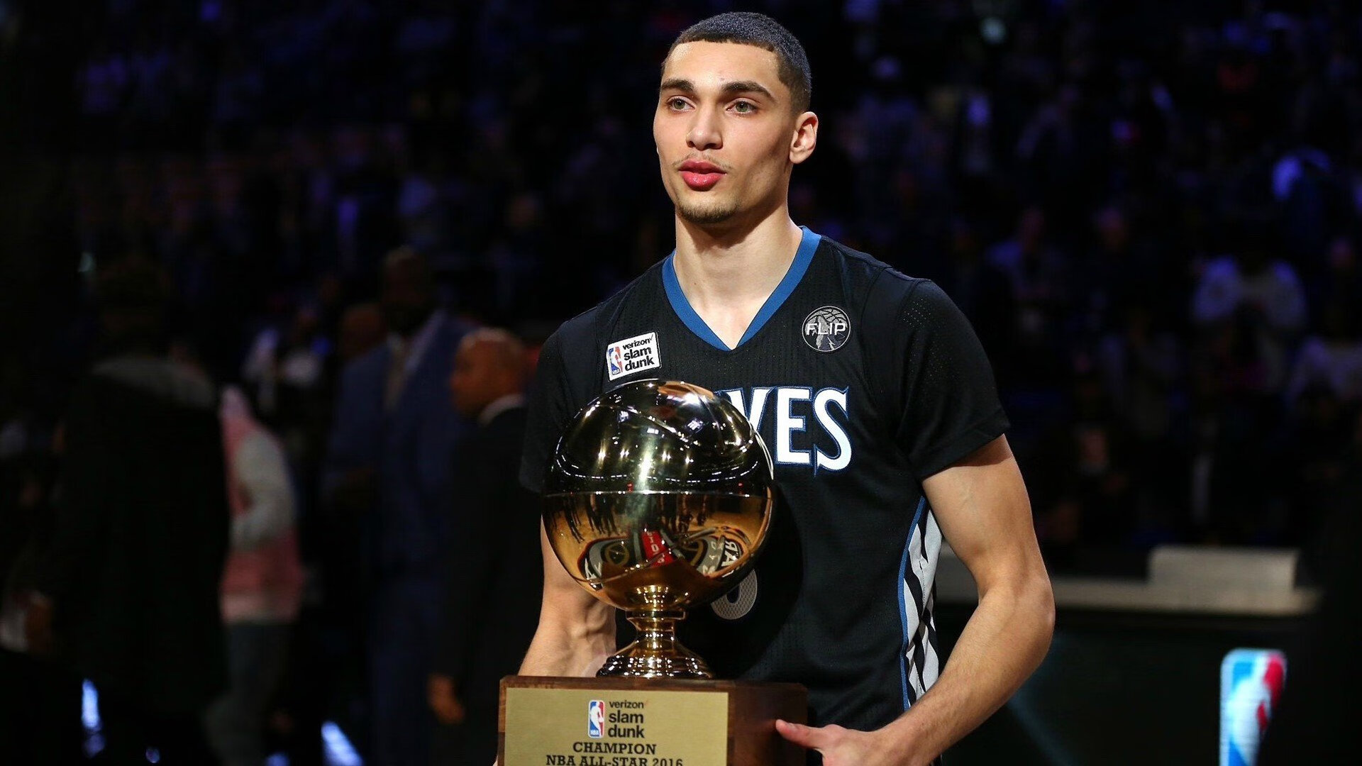 诺坎普的东方回响，苏亚雷斯导演巴萨史诗逆转日本之旅